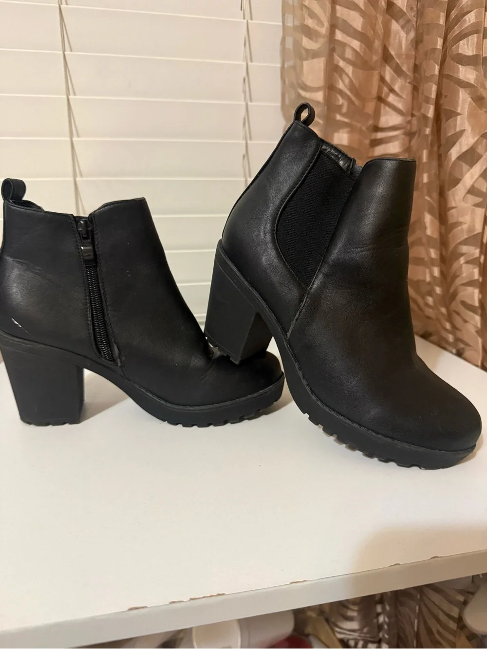 TOP Moda Black Chunky Heel Chelsea Ankle Boots